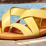 Las claves fashionistas para combinar zapatos amarillos, el color del calzado de esta primavera