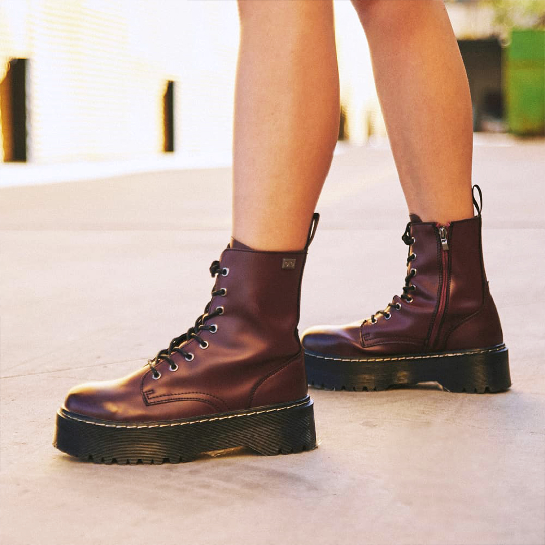 Outfit con combat boots: 10 estilosas para triunfar