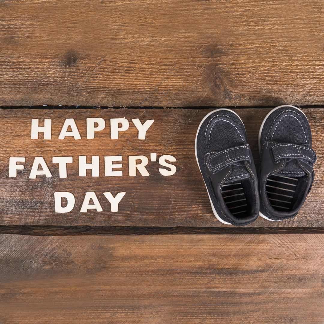 Día del Padre 2020 zapatos para papá con los que le demostrarás que es el mejor.
Unos zapatos para papá siempre son una alternativa adecuada, pero ¿sabías que hay distintas opciones a tu alcance para que ajustes tu compra a la personalidad de tu padre?