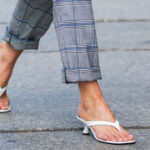 ¿Qué tienen las sandalias de dedo de mujer tipo Thong que llevan todas las influencers?