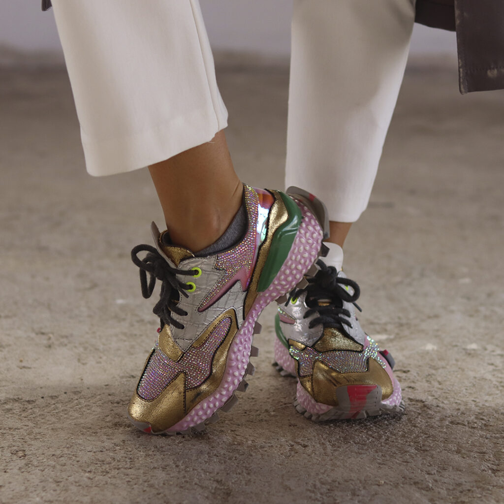 nuevas tendencias en zapatos Zapatillas rosas con brillantes Exé 929-1