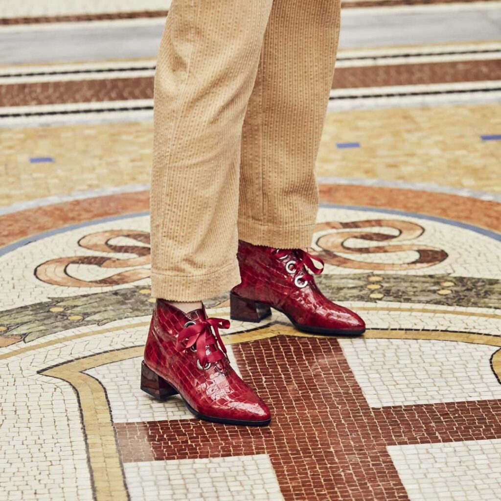 botin rojo con tacón midi