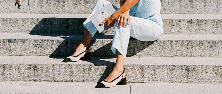El regreso de los zapatos escotados, elegancia renovada desde los 80