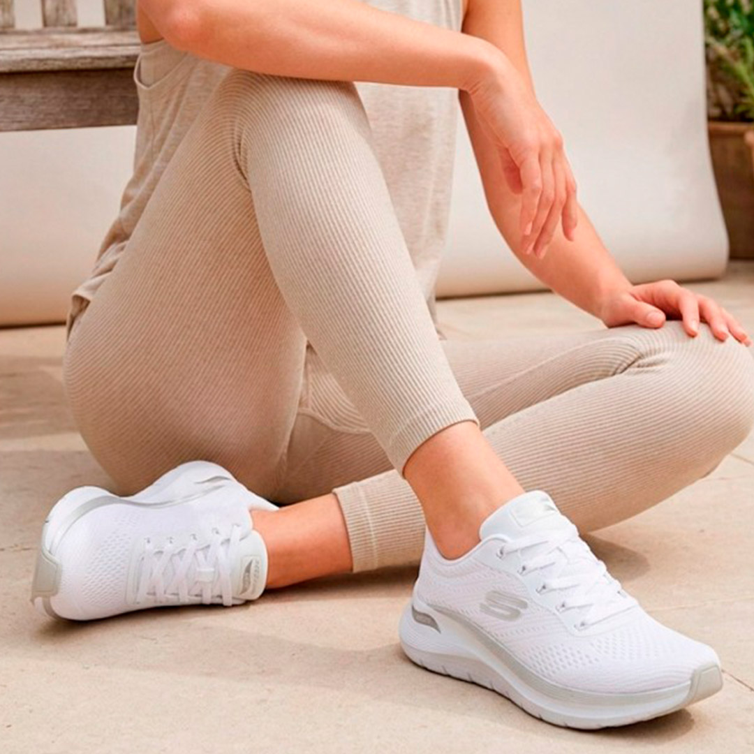 Calzado para fascitis plantar: Cómo elegir zapatos con estilo que alivian el dolor