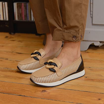 Mocasin beige piel Happy Monk