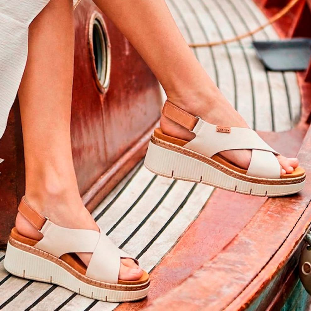 Por qué te duelen los pies con las sandalias nuevas y cómo evitarlo